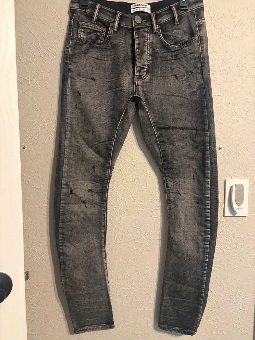 Measure 28.5” Waist One Teaspoon Womens Skinny Fit Gray Distressed Jeans Size 26